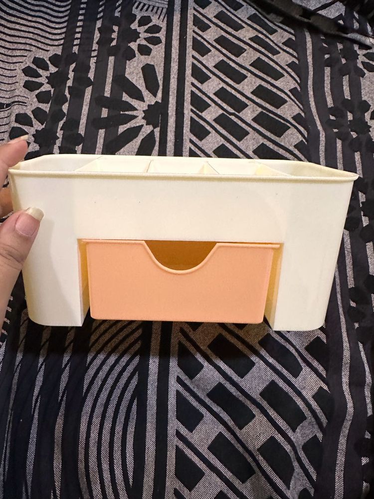 Makeup Organiser