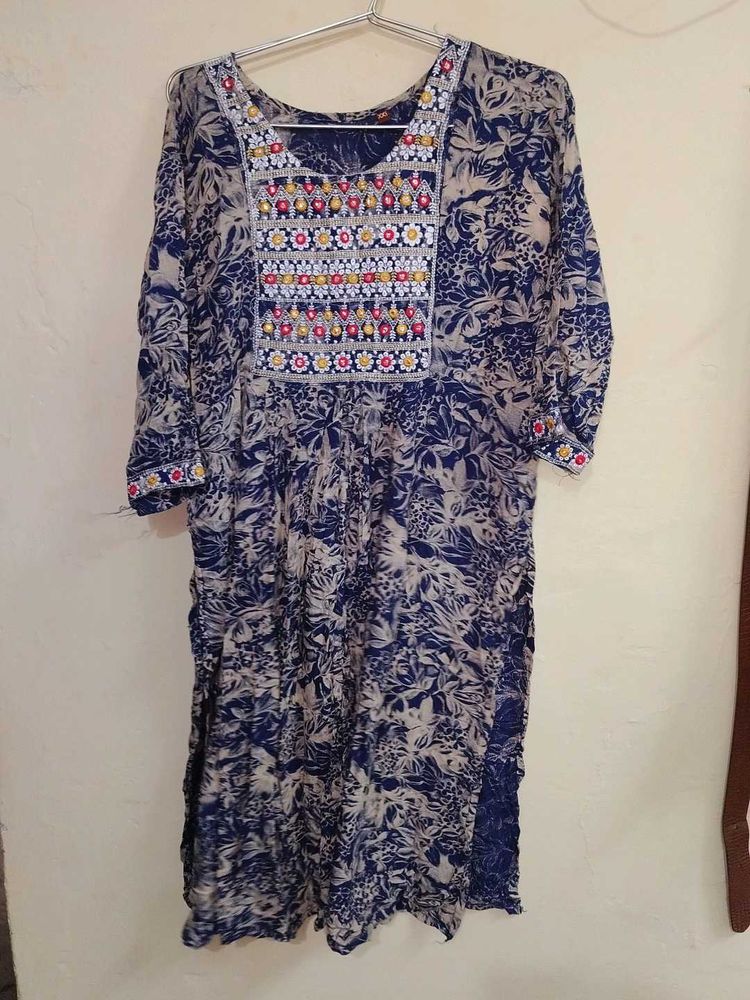Embroidered Blue &amp; White Kurta