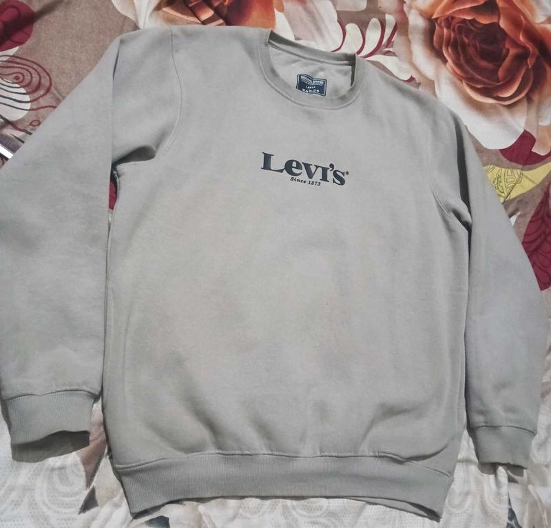 Grey Levi's warm T-shirt