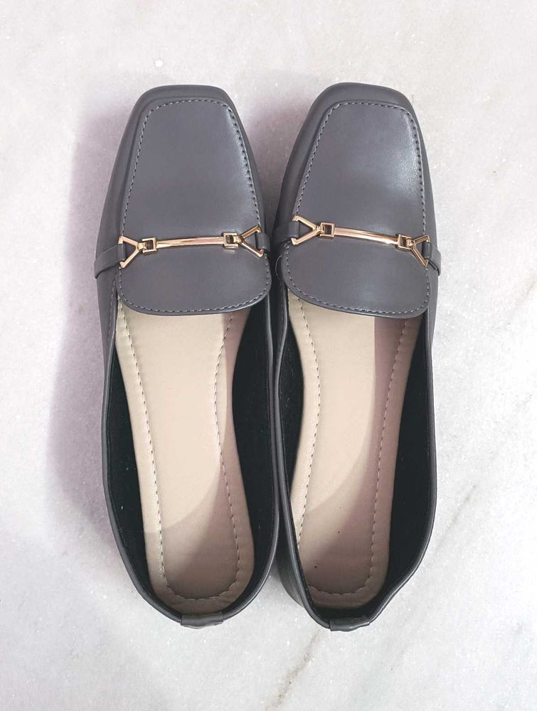 Stylish Grey Loafers with Gold Accent