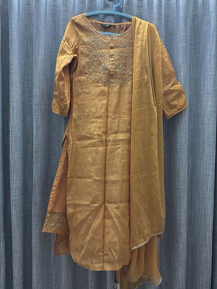 MELANGE Size S Elegant Yellow Kurta