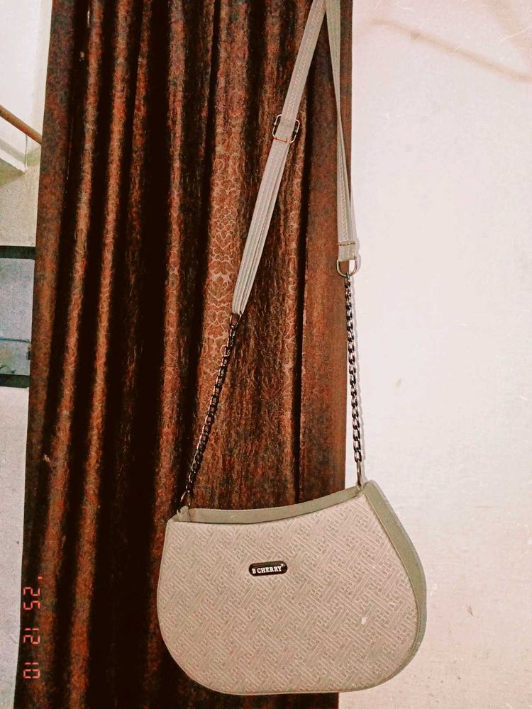 {NOT YET USED}Crossbody Bag with Chain Detail