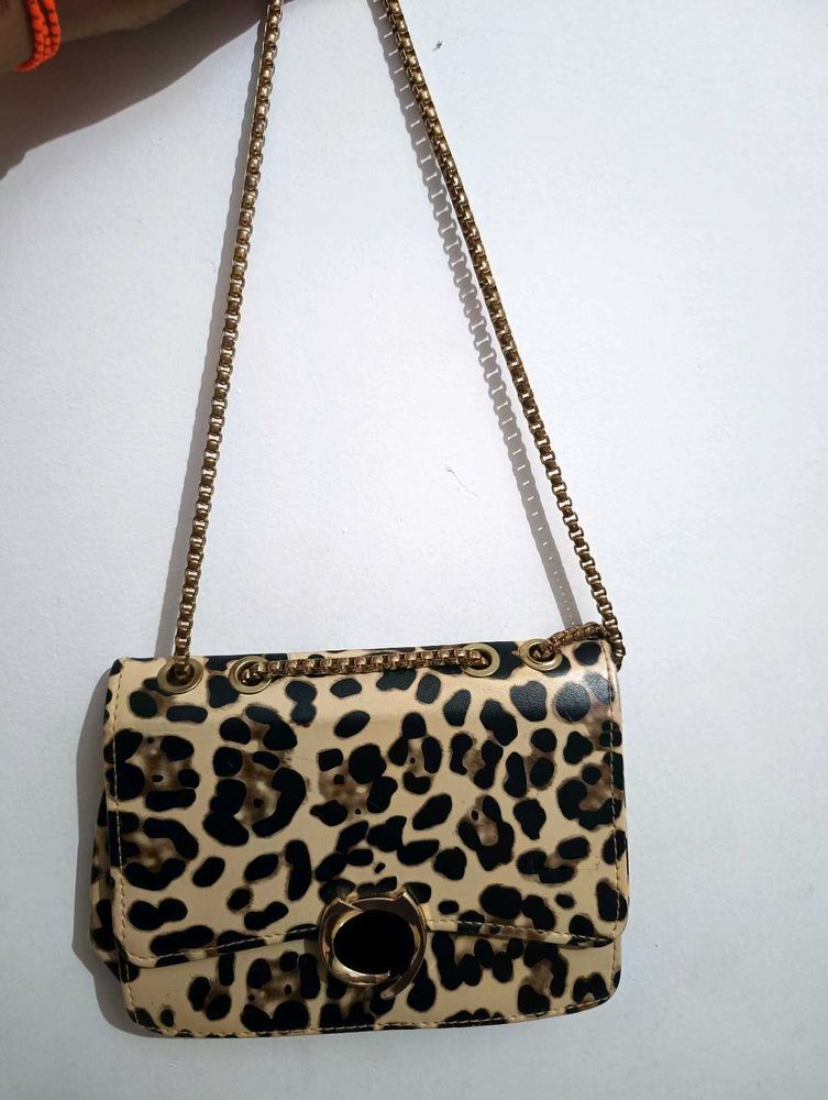 Stylish Leopard Print Crossbody Bag