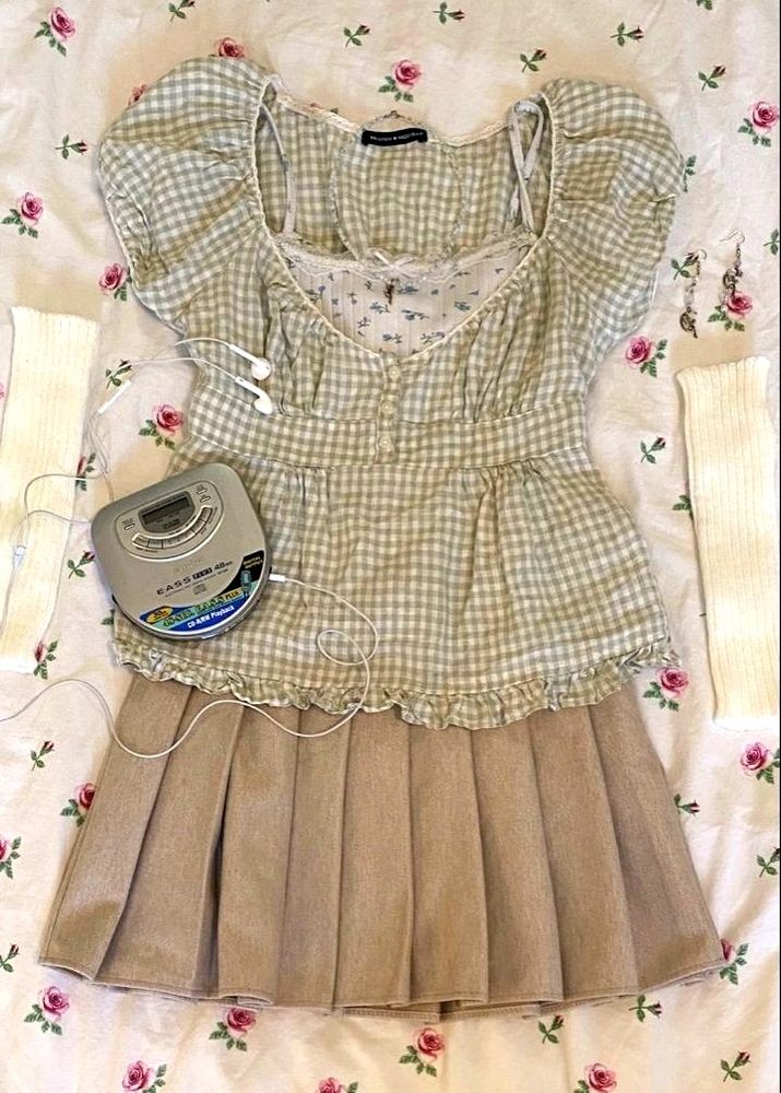 ✨ y2k printerest look top conquete✨