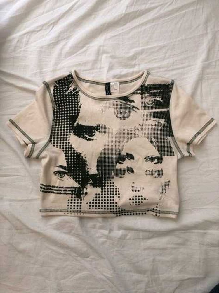 H&amp;M Graphic Print Cropped T-Shirt