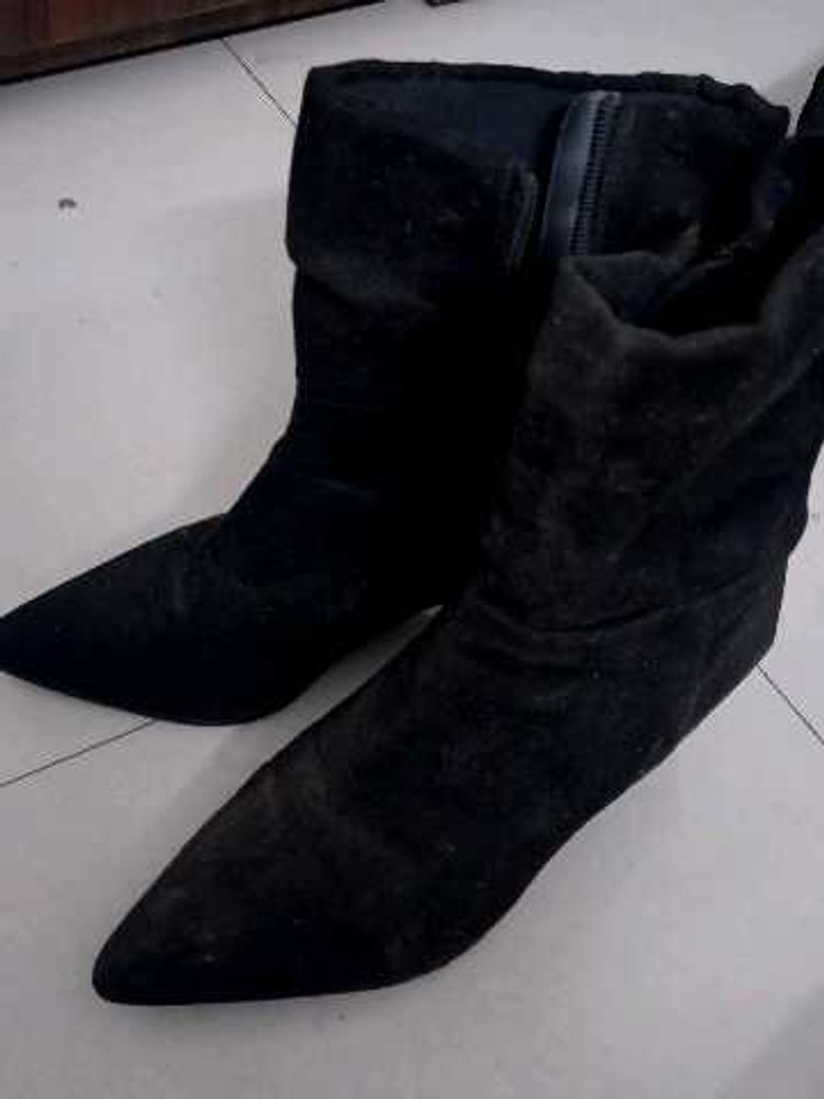 Chic Black Suede Heeled Boots