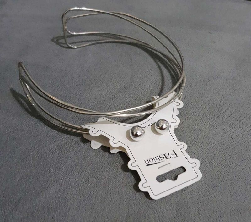 Trendy Silver Metal Choker with Earrings