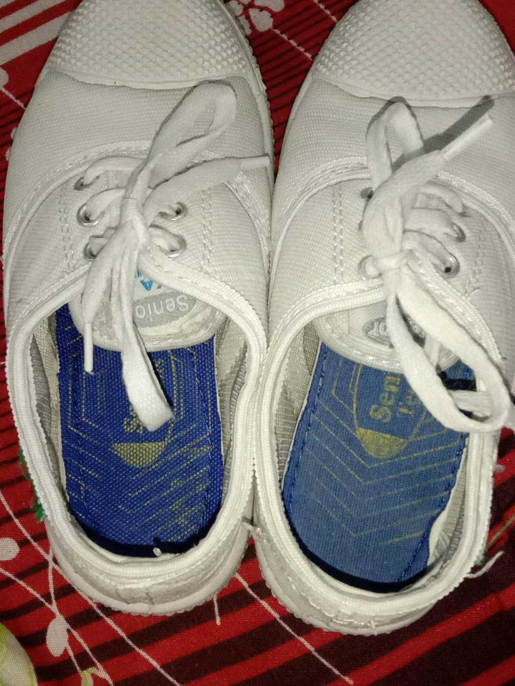 White Sports Shoes 👟