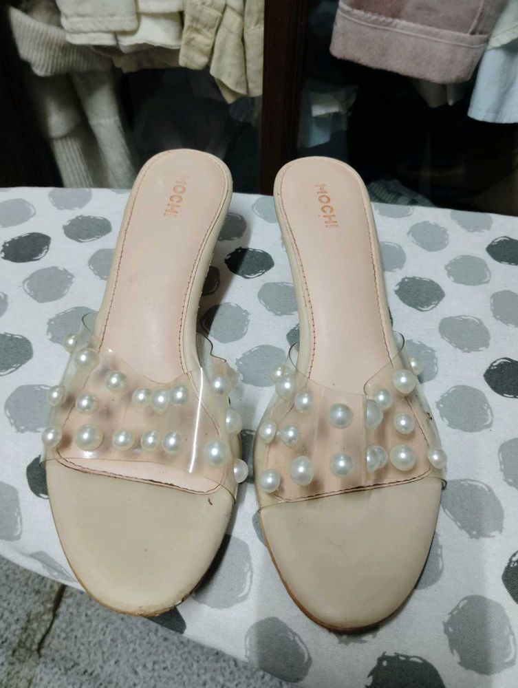 Chic Pearl kitten heel