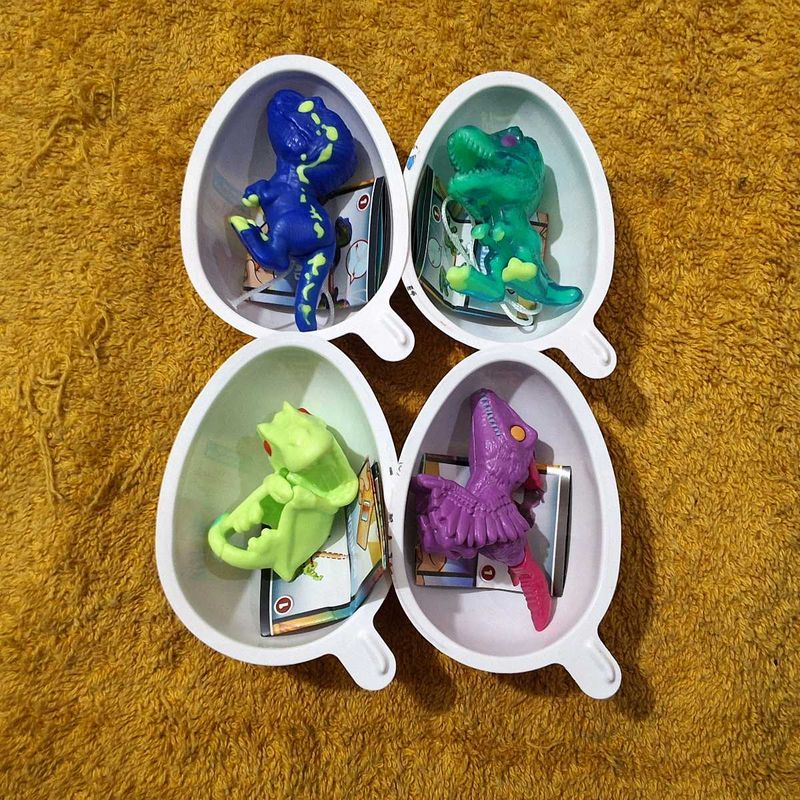🦖 Kinder Joy × Jurassic World – Combo of 4 Figure
