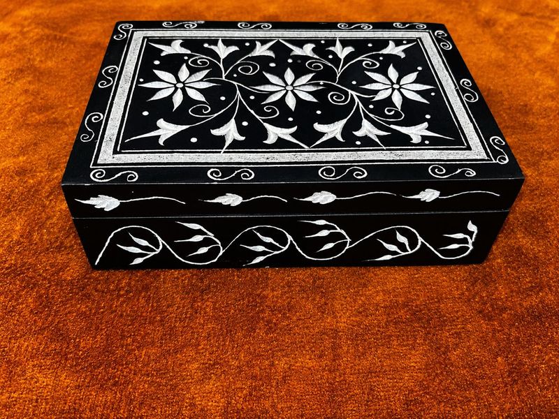 Handcrafted Agra Black Stone Inlay Jewellery Box –