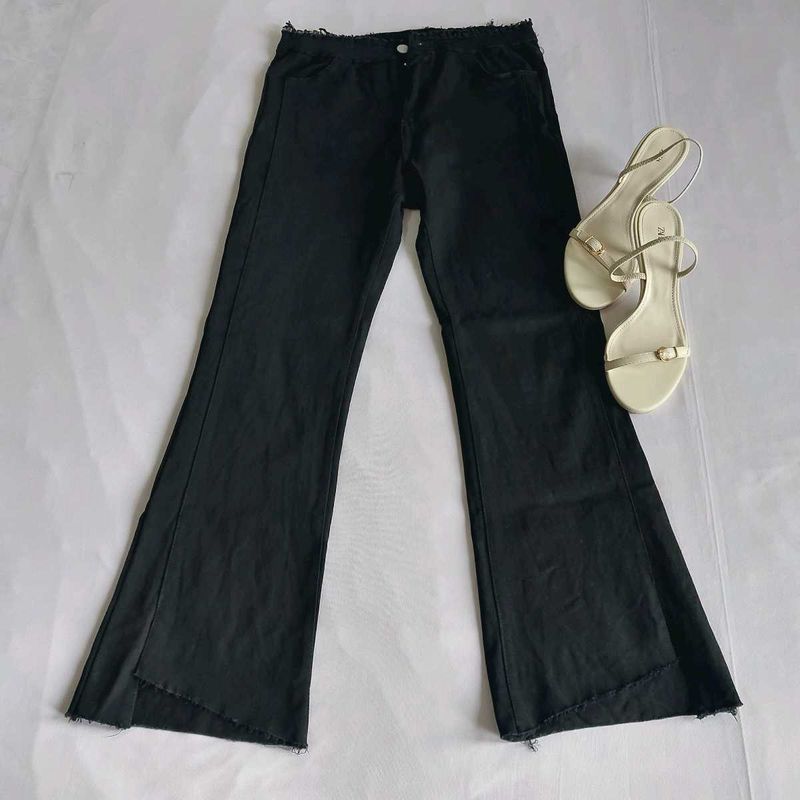 Black Flared pants  with Raw Hem🎀