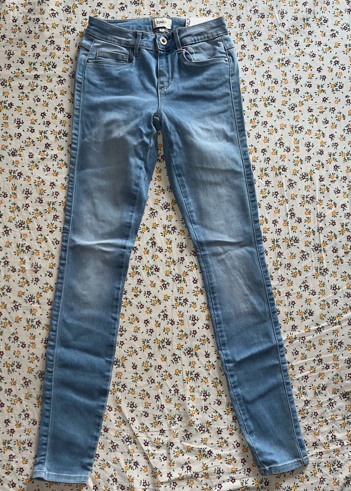 Light Wash Skinny Jeans