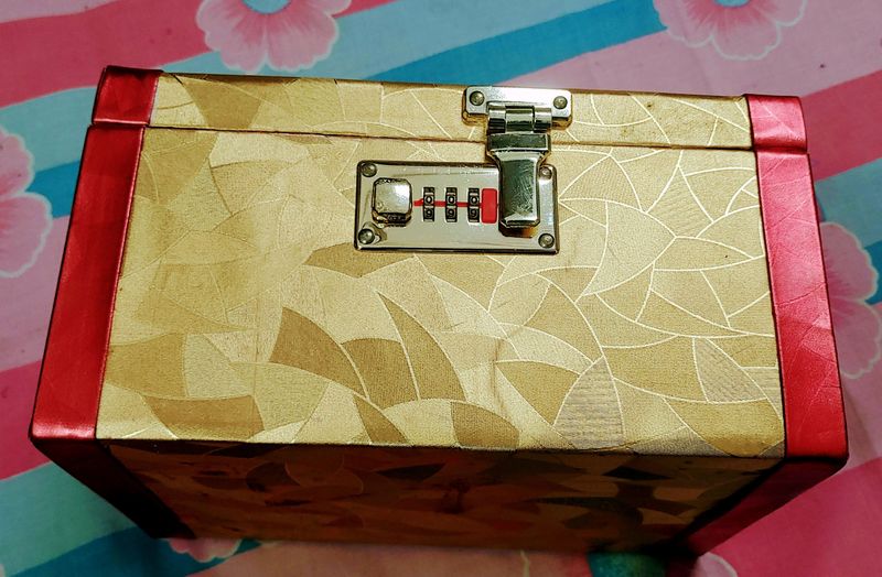 Wedding makeup valvet wooden box