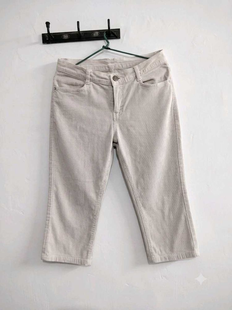 Stylish Beige Capris