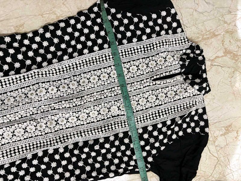 Elegant Black Embroidered Ethnic kurta sets...