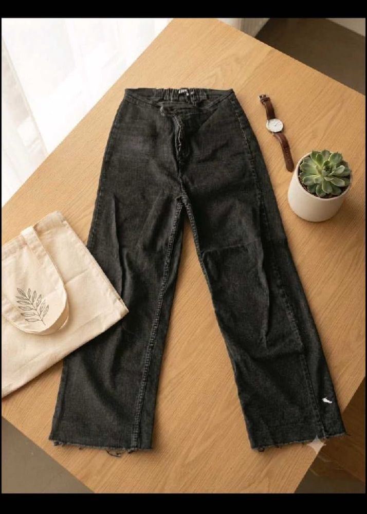 Stylish Black Wide-Leg Jeans
