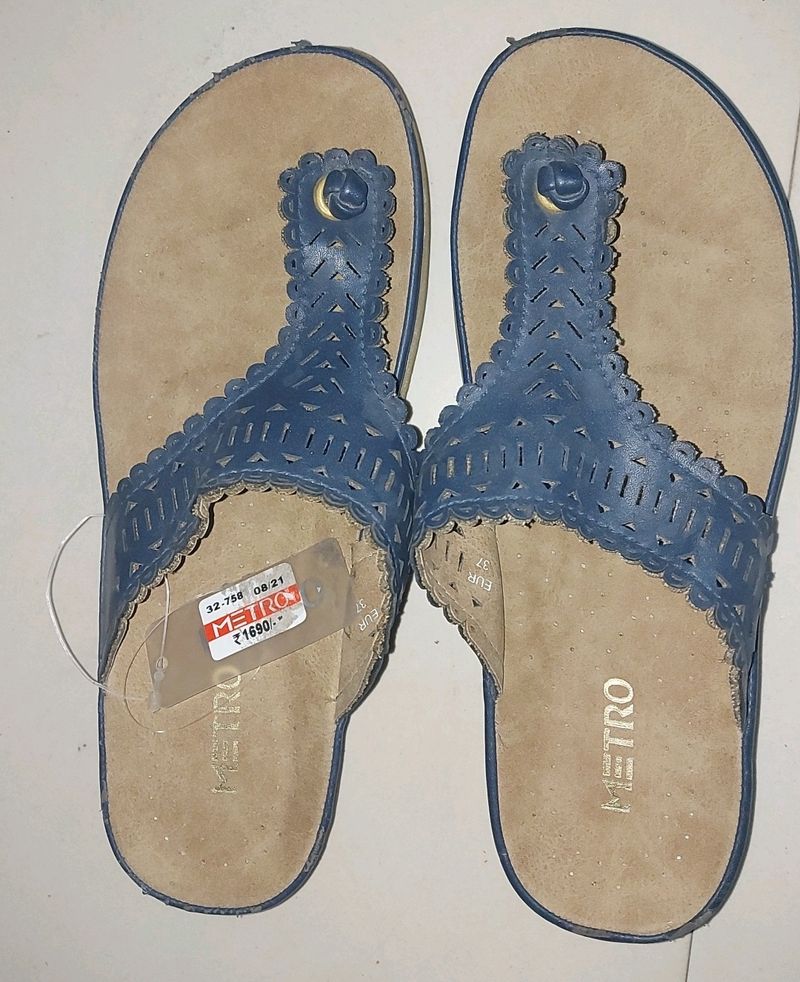 Women Metro Slippers
