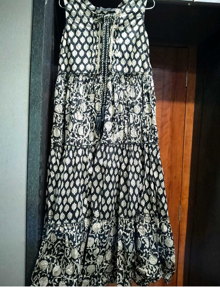 Elegant Black &amp; Gold Printed Maxi Dress