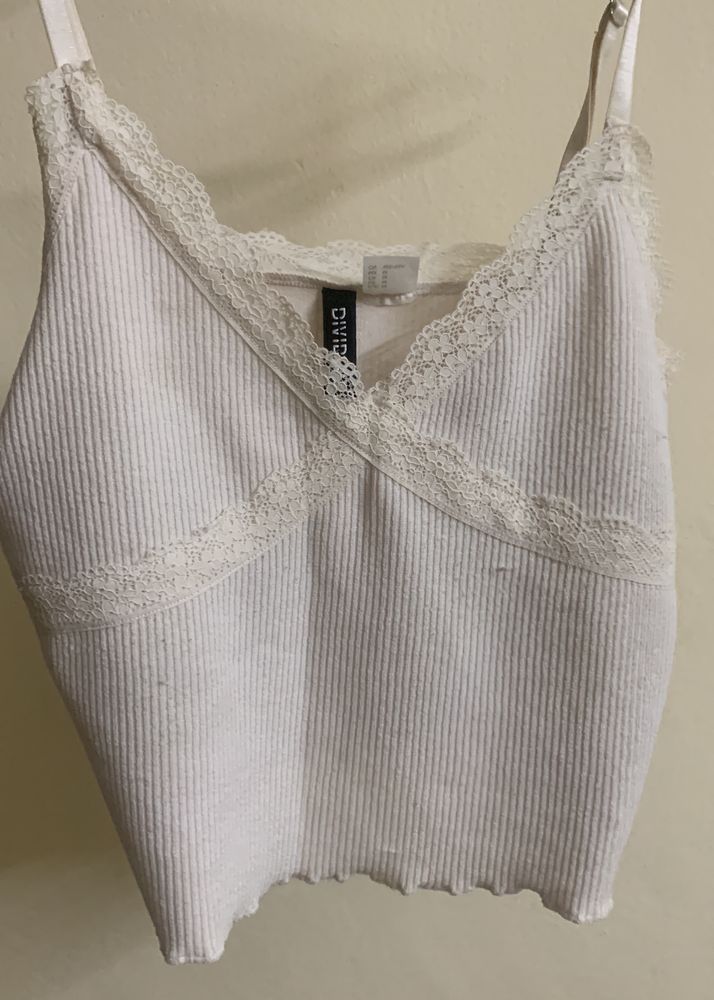 H&amp;M DIVIDED lacy crop top