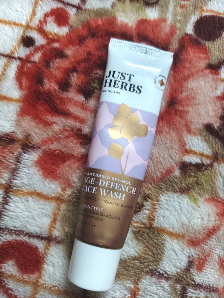 Just Herbs Plant-based Retinol Face Wash For Fine