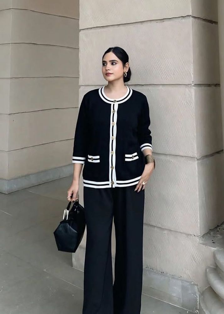 XL Chic Black &amp; White Knit Cardigan