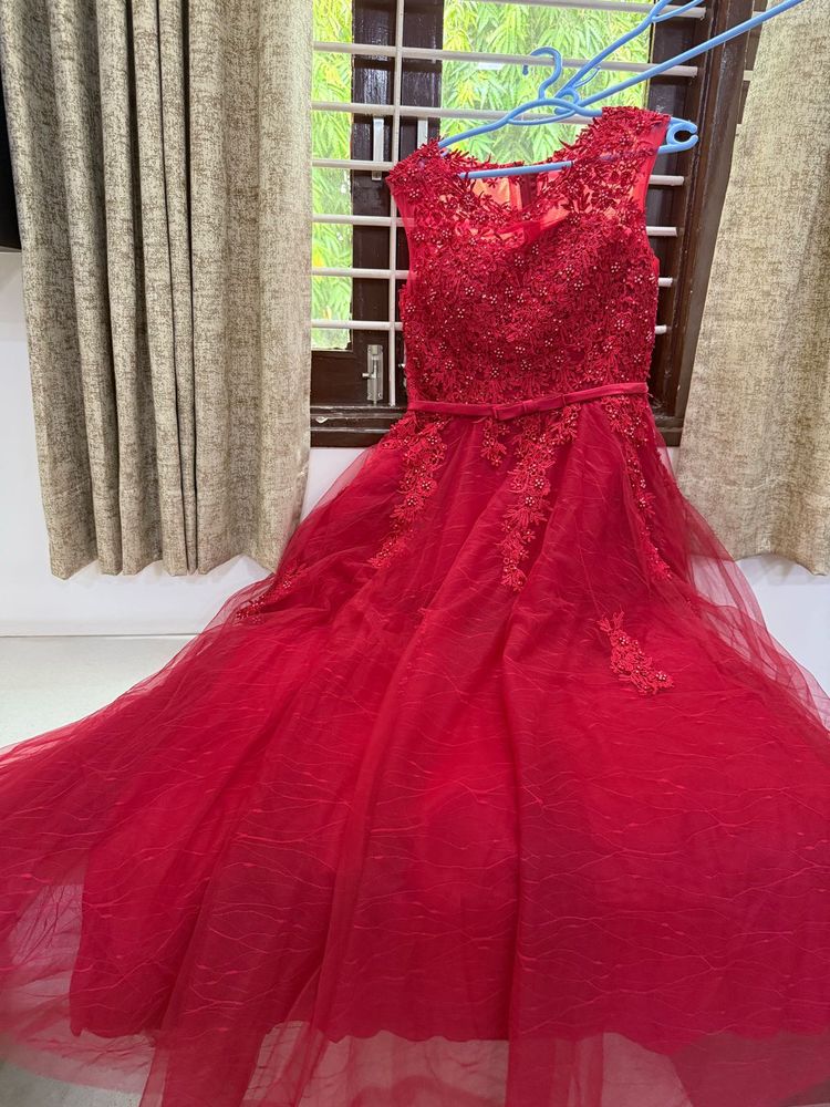 I Am Selling An Evening Gown