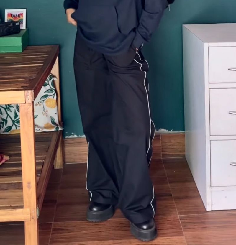 Black Trousers No coin
