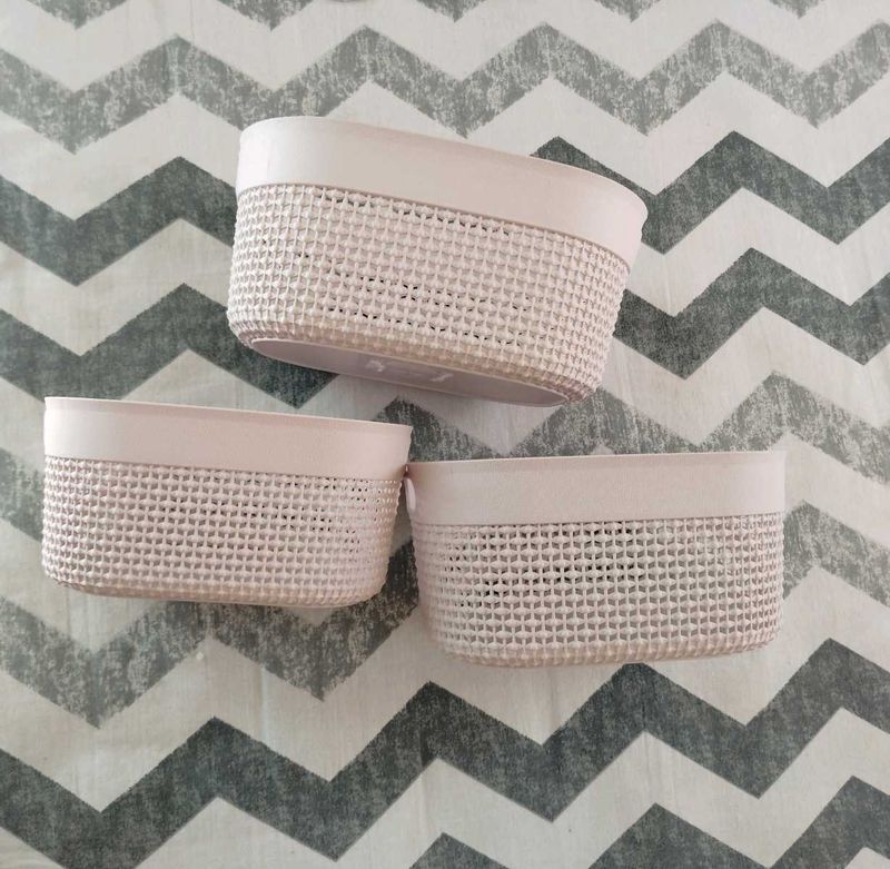 Set of 3 lavender/ Mauve Textured Plastic Baskets/