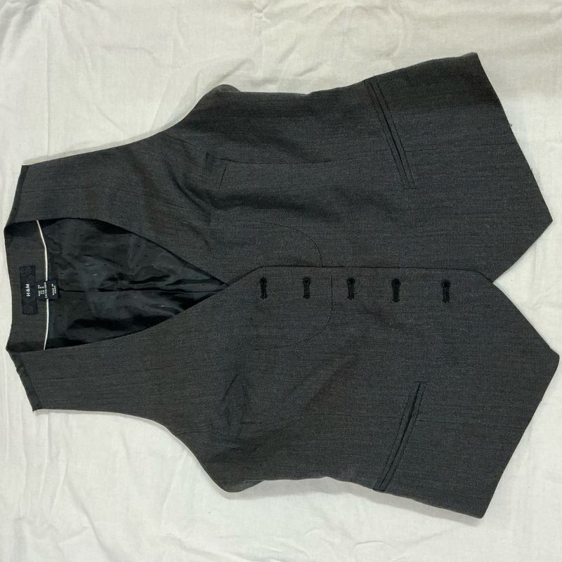 H&amp;M women’s Grey Vest