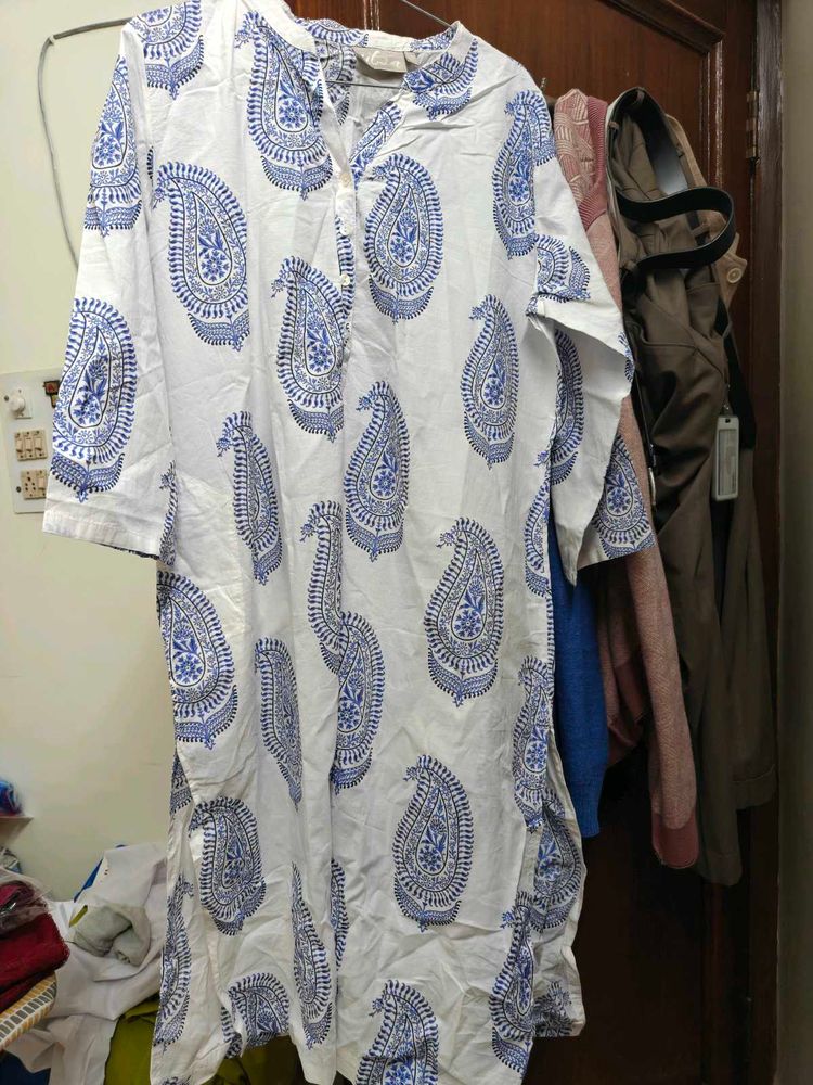 Utsa White &amp; Blue Paisley Kurta