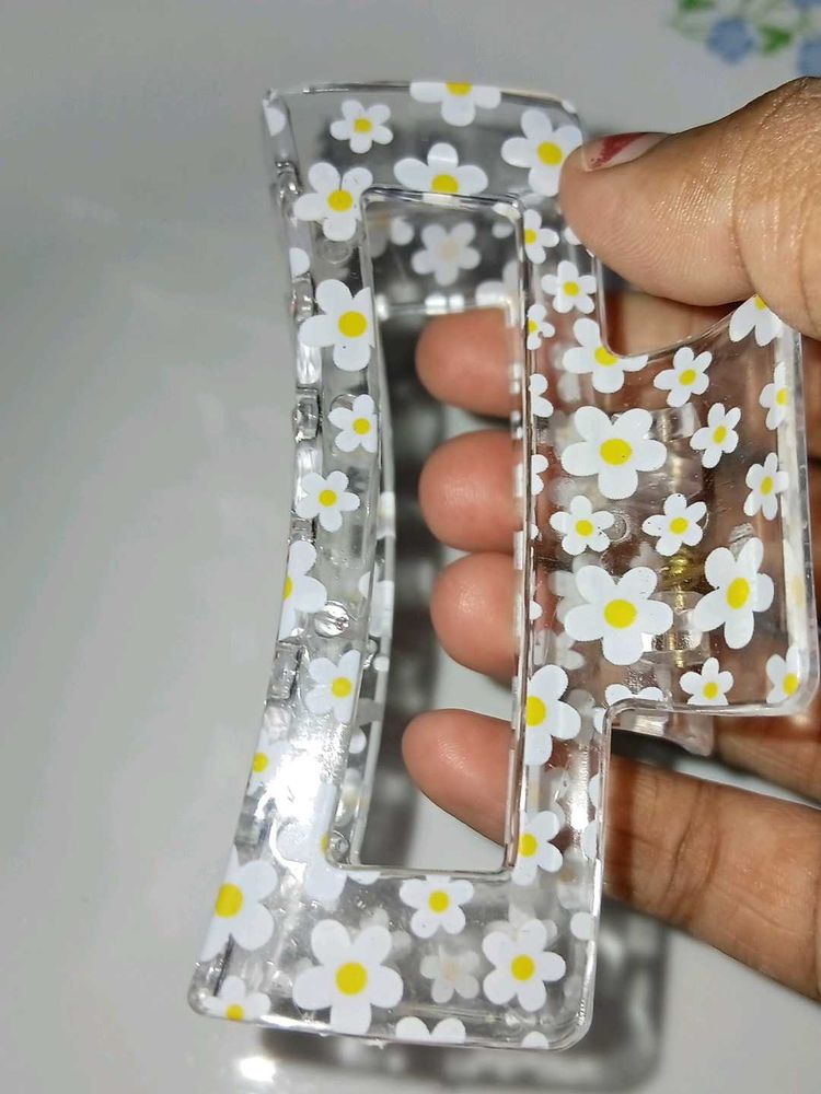 White flower Transparent hair Clutch 😍