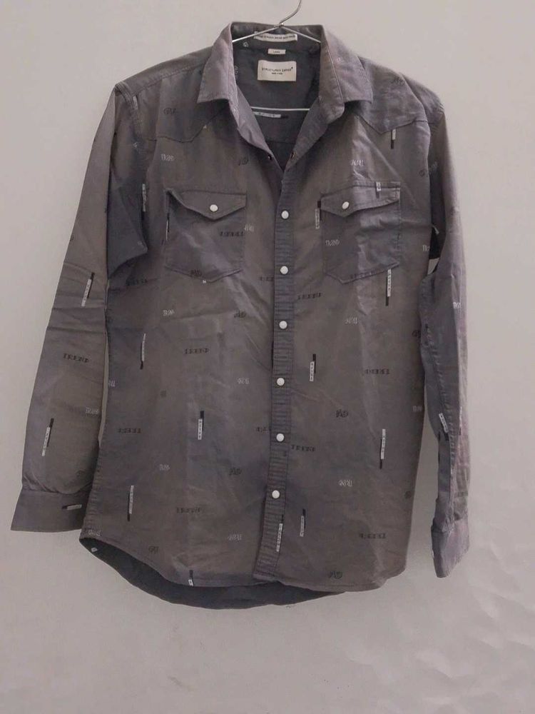 Stylish Men's Button-Down Shirt