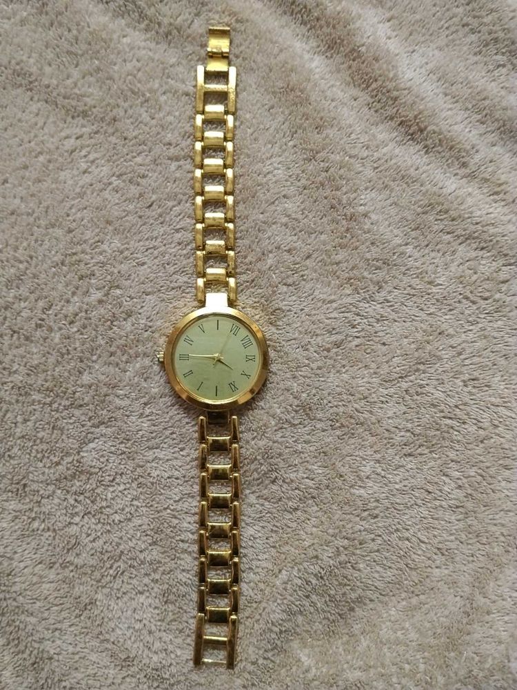 Elegant Gold Tone Women's Watch