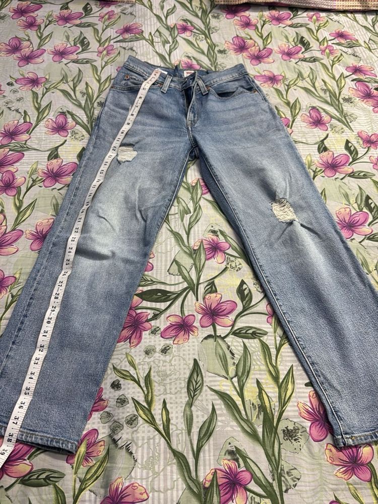Light Wash Distressed Straight Leg Jeans