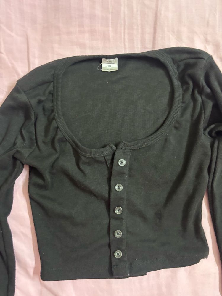 Chic Black Cropped Button-Up Top