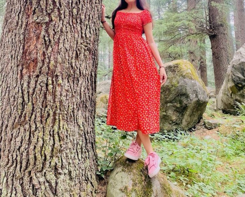 Chic Red Floral Midi Dress