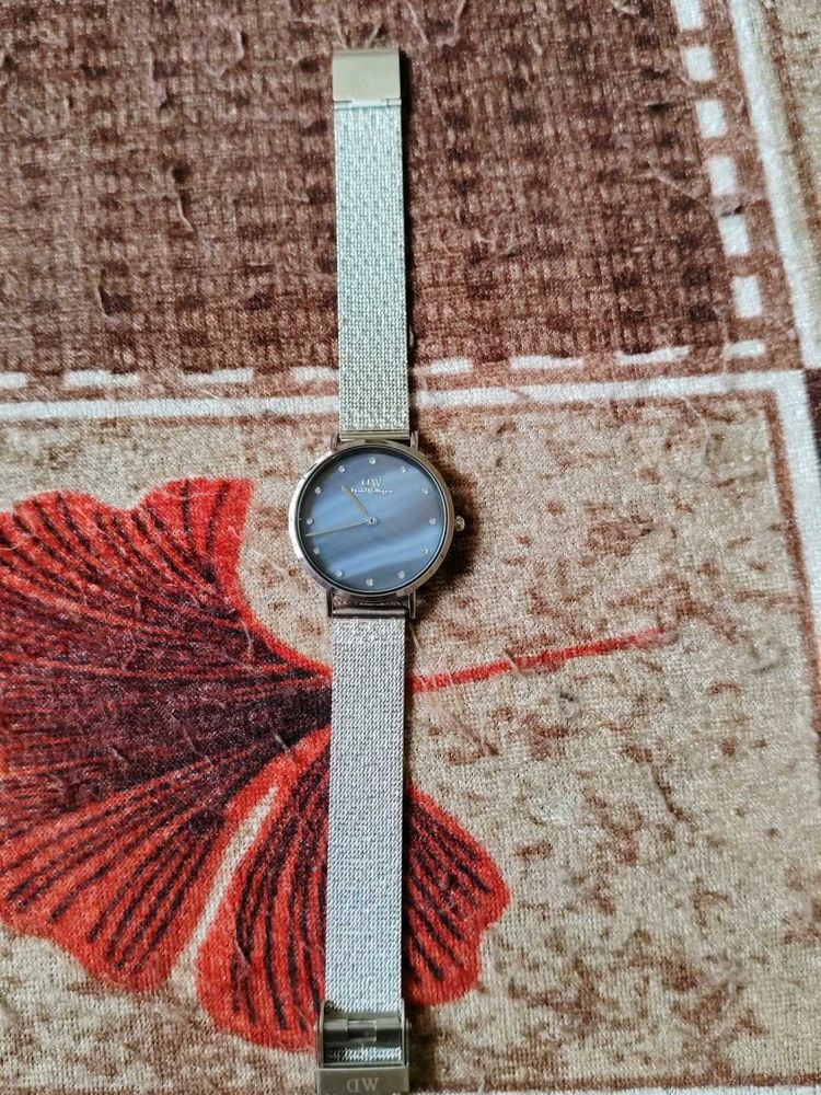 Elegant Silver Mesh Watch