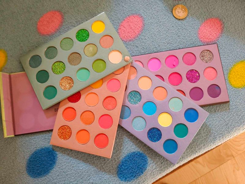 Colorful Eyeshadow Palettes (Set of 4)