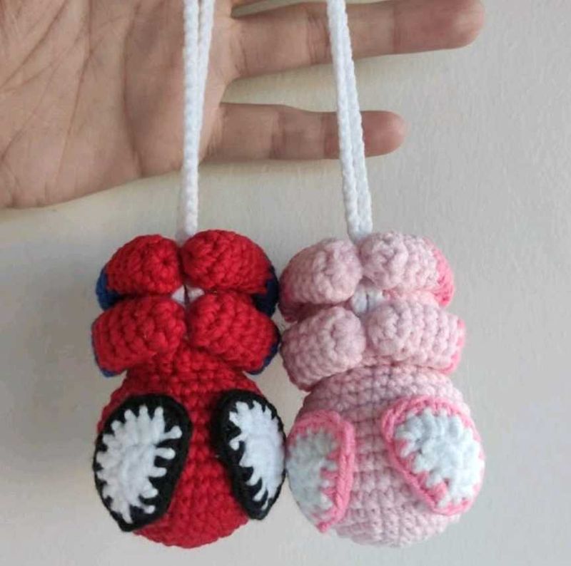 Crocheted couple Spiderman &amp; Pink Character Keycha