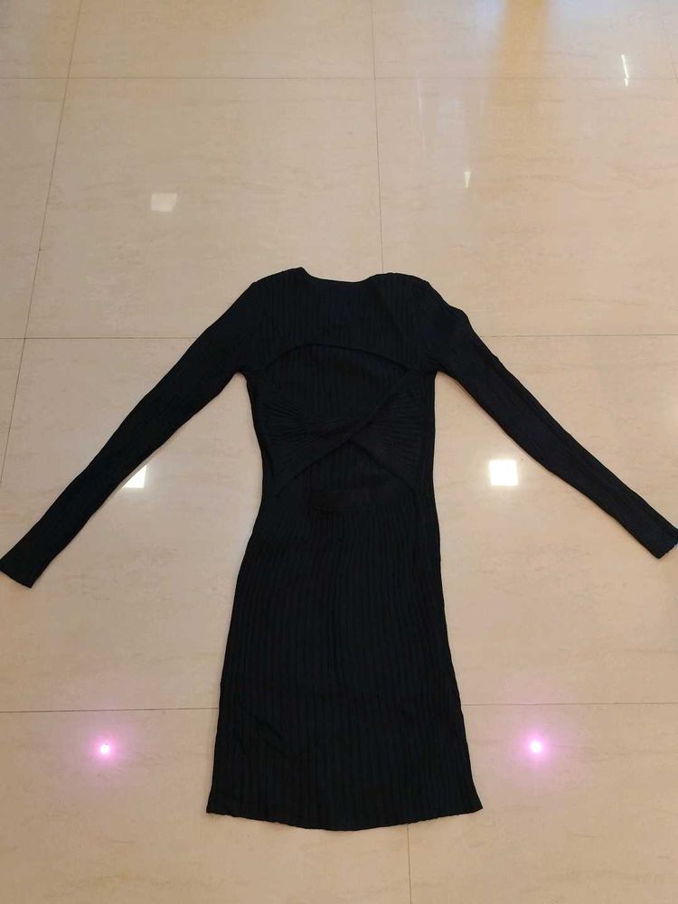 Chic Black Ribbed Cut-Out Dress