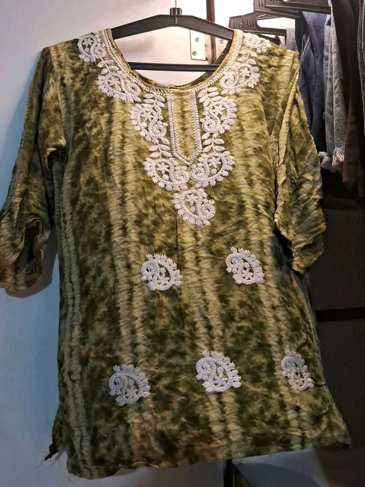 Embroidered Green Tie-Dye Kurta