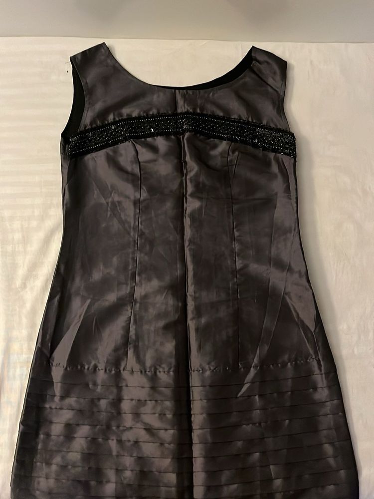 Elegant Beaded Detail Sleeveless Dress