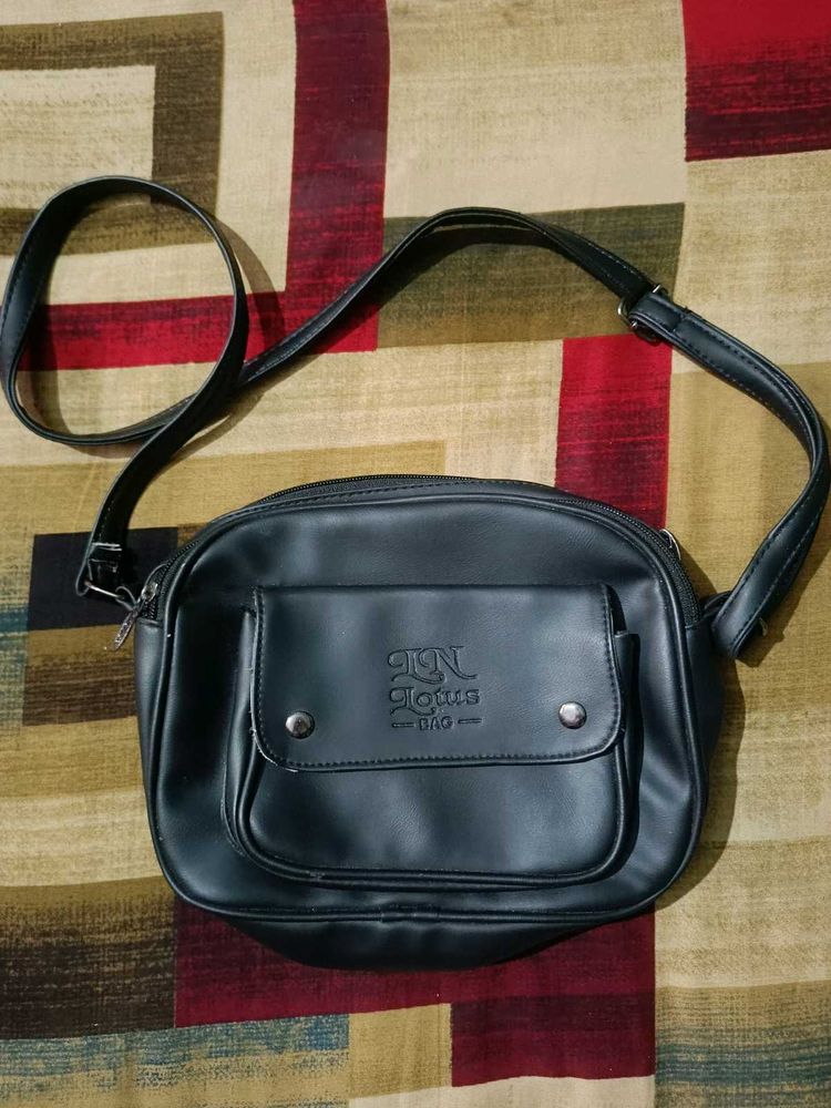 SALE 💰 Black Crossbody Bag