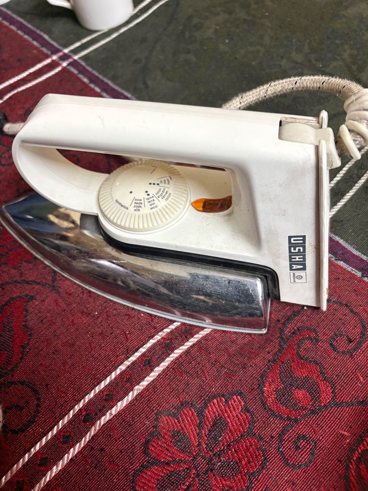 USHA Lexus Electric Iron