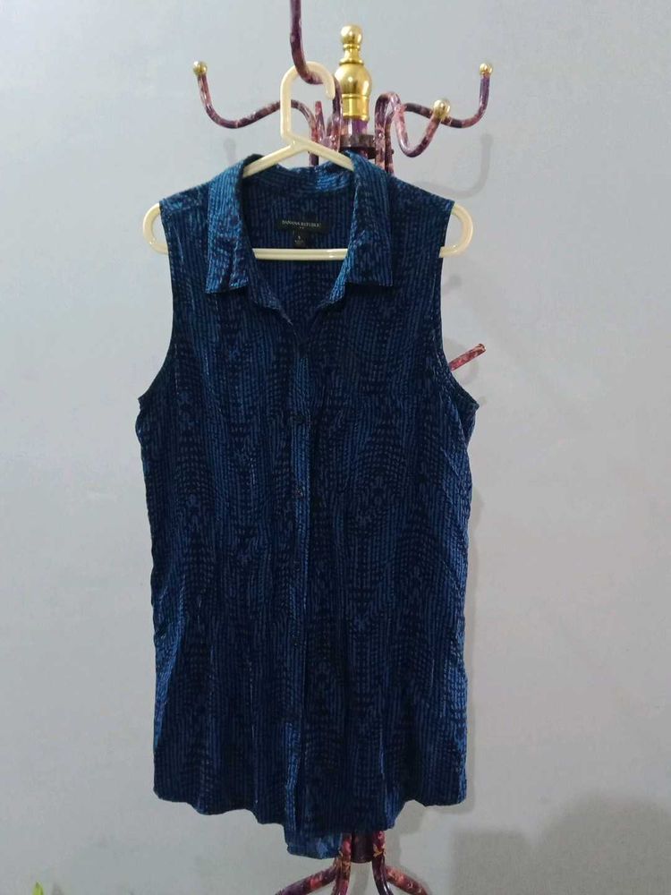 Elegant Blue Sleeveless Collared Top