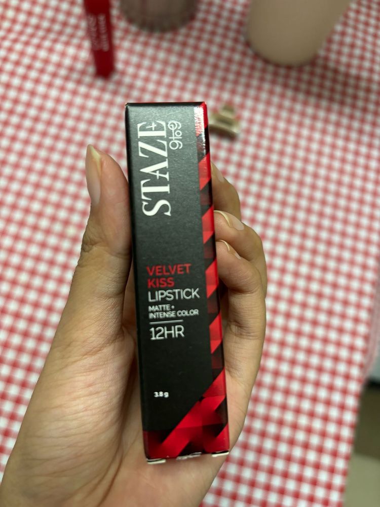 Staze Velvet Kiss Lipstick - Matte Intense Color
