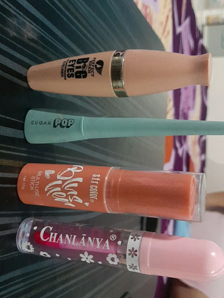 Combo Of Blush, Eyeliner, Gloss