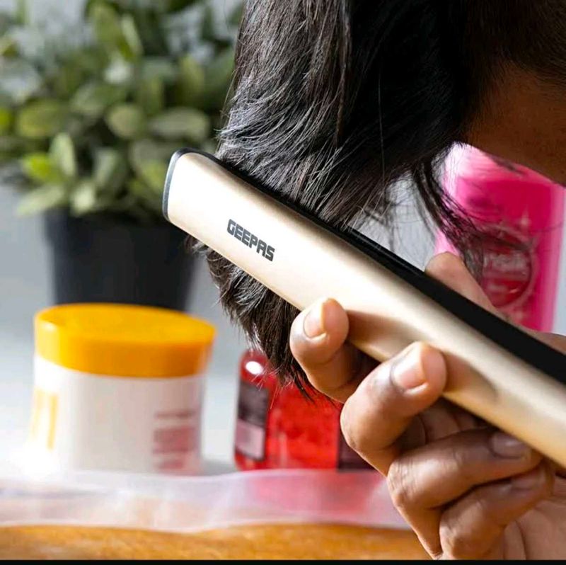 Geepas Ceramic Hair Straightener