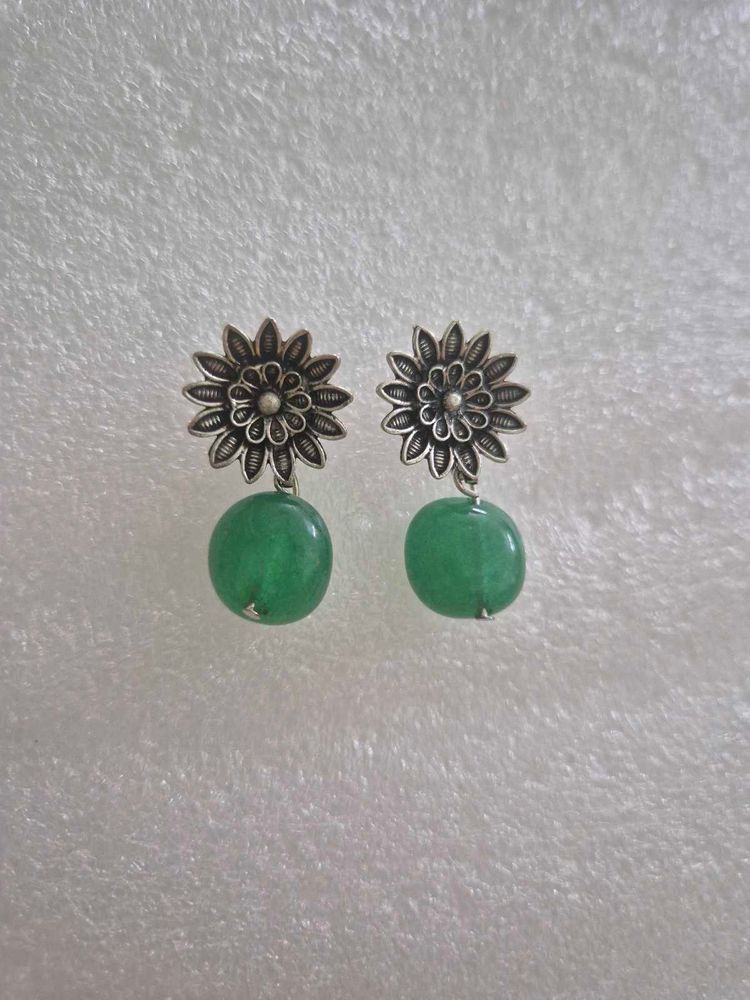 Silver Flower &amp; Green Stone Earrings